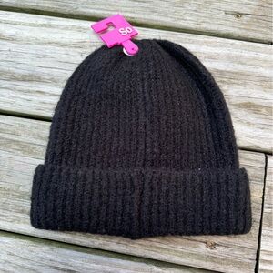 NWT So one size fits all fuzzy black beanie winter hat